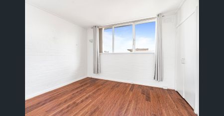 Light Filled 1 Bedroom Apartment ! - Photo 5