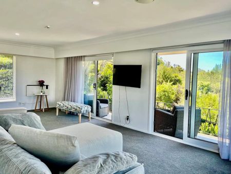 Three bedroom renovated home in The Bays - Photo 3