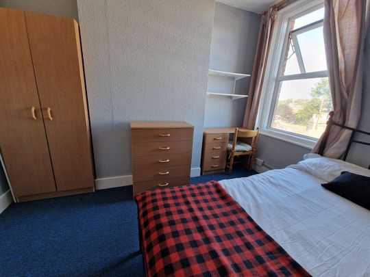 4 bedroom house to rent - Photo 1