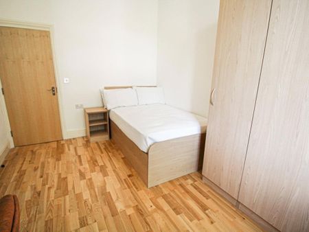 3 bedroom apartment to rent - Photo 2