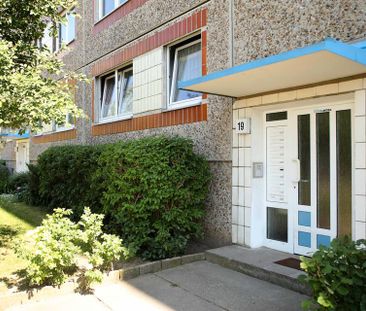 ... in der 1. Etage und in Wohngebietsrandlage ... - Foto 1