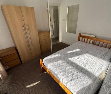 3 bedroom private hall to rent - Photo 6