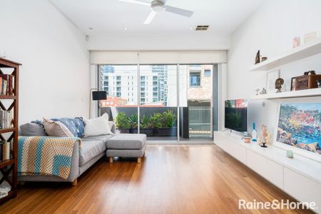 Simply Irresistible! - City Living at its best - Photo 5