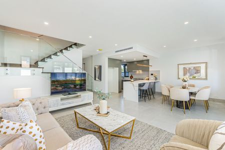 Stylish & Spacious 5-Bedroom Duplex for Rent - Prime Greystanes Location! - Photo 4