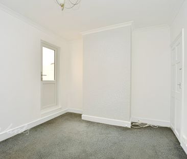 3 bedroom end of terrace house to rent - Photo 5
