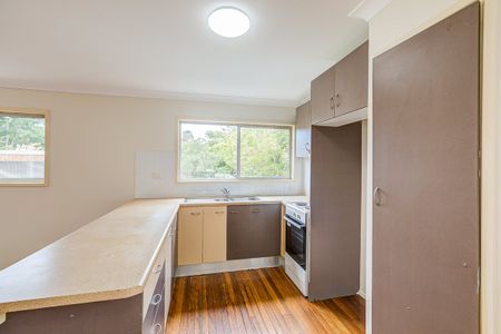Comfortable Family Living in Convenient Slacks Creek - Photo 5