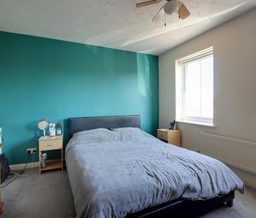 2 bedroom end of terrace house to rent - Photo 2