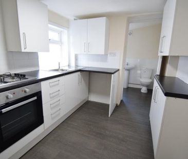 3 bedroom terraced house to rent - Photo 6