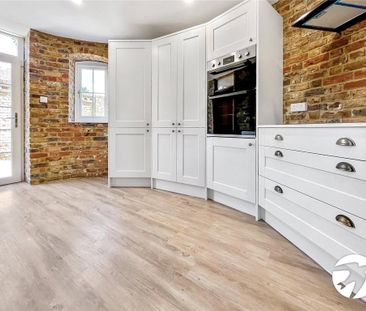 3 bedroom detached house to rent - Photo 5