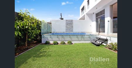 Spacious Family Home in Dover Heights - Photo 3