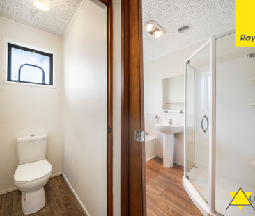 47 Reynella Drive, Massey - Photo 3 | Rentumo