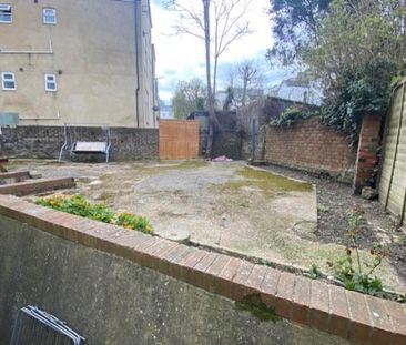 1 bedroom flat to rent - Photo 6