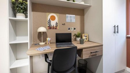 1 bedroom in a flat share to rent - Photo 4