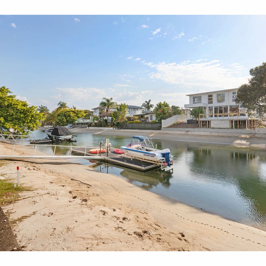5 Pearl Key, Broadbeach Waters QLD 4218 - House For Rent | Domain - Photo 1