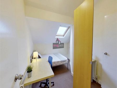 3 bedroom flat to rent - Photo 4