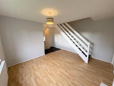 1 bedroom semi-detached house to rent - Photo 2