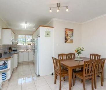 CLAYFIELD GEM - 2 bedroom and a lock up garage! - Photo 4