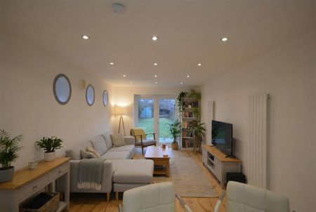 3 bedroom semi-detached house to rent - Photo 2