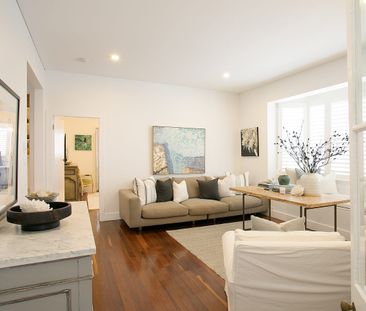 Sleek three-bedroom coastal retreat featuring rooftop entertaining,... - Photo 5