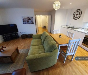 2 bedroom flat to rent - Photo 2