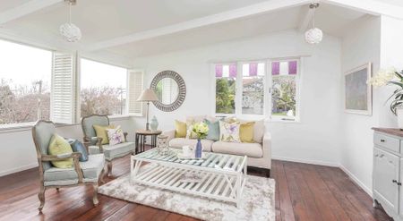 Timeless 3 bedroom bungalow - Three Kings - Photo 2