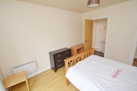 2 bedroom flat to rent - Photo 2