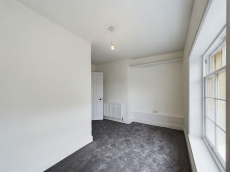 4 bedroom detached house to rent - Photo 3