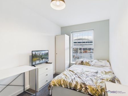 1 bedroom in a house share to rent - Photo 2