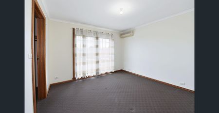 Easy-Care Living in a Prime Keilor East Location - Photo 2