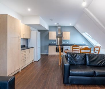 3 bed apartment to rent in Warton Terrace, Heaton, NE6 - Photo 2