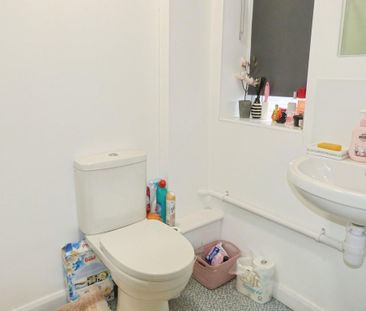 1 bedroom in a flat share to rent - Photo 1