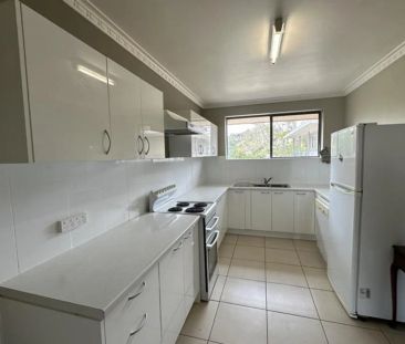 Gippsland Street 3 bedroom unit on 12 month lease. - Photo 5