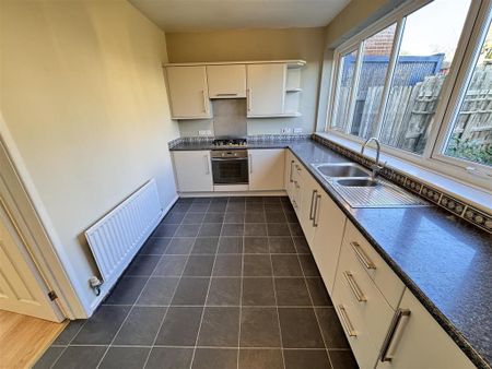 3 bedroom semi-detached house to rent - Photo 4