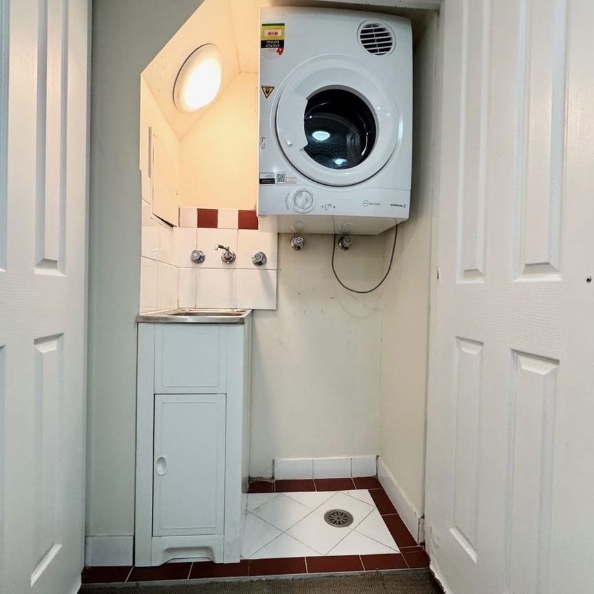 ONE BEDROOM APARTMENT WITH SECURE LOCK UP GARAGE! - Photo 1