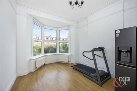 6 Bed Semi-Detached House, Sackville Road Up, BN3 - Photo 2