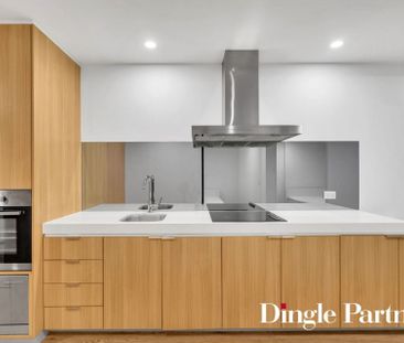 Stylish Two-Bedroom Apartment - Photo 5