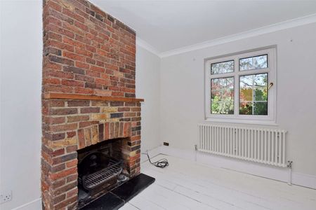 A three storey three bedroom family home located on a sought after cul-de-sac next to a family friendly park. - Photo 4