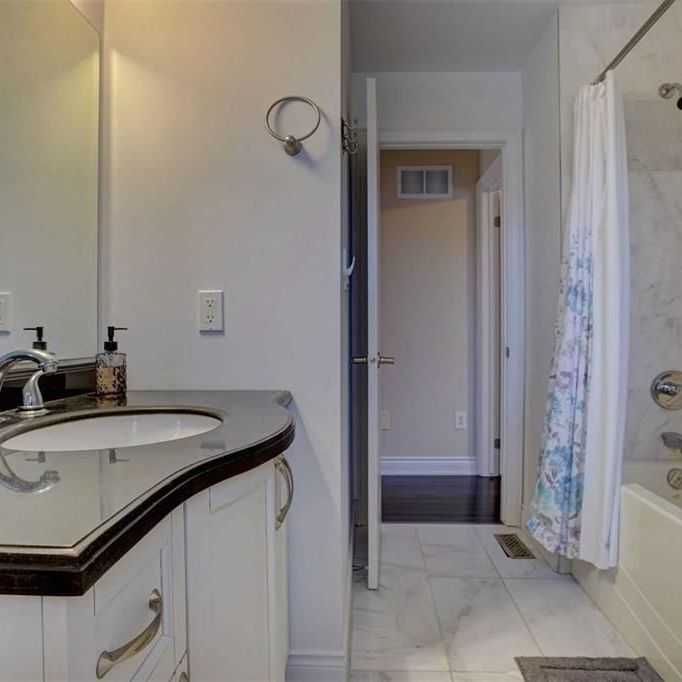 For Lease - 2971 Westoak Trails Boulevard, Oakville, Ontario - Photo 1