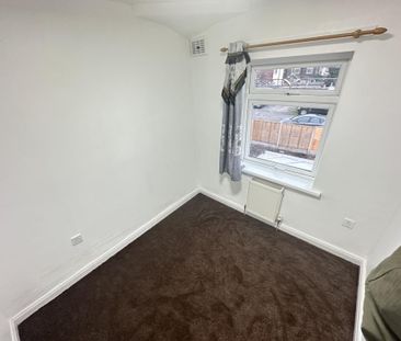Cedar Grove, Manchester, M34 - Photo 6