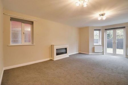 4 bedroom semi-detached house to rent - Photo 3