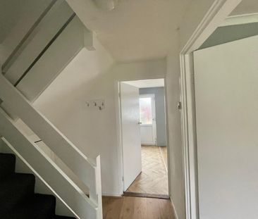 Available now for rent, this end-terraced property in popular Sunny... - Photo 5