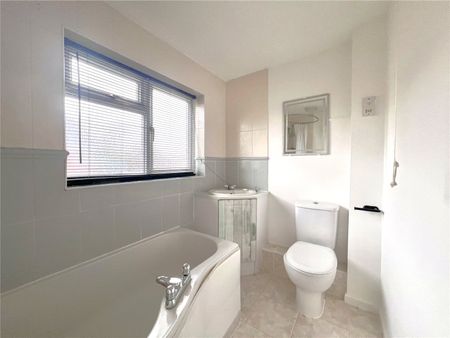 Charthouse Road, Ash Vale, Aldershot, Surrey, GU12 - Photo 3