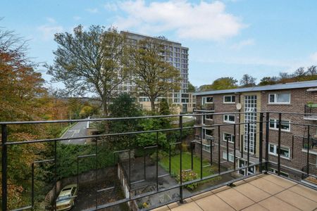 2 bedroom Flat To Let - Photo 2