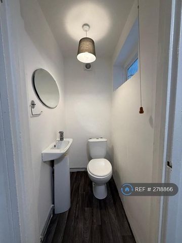 1 bedroom in a house share to rent - Photo 5