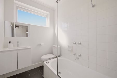 Ground Floor Living - Photo 3
