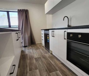 Near new on Te Iwiheke! - Photo 3