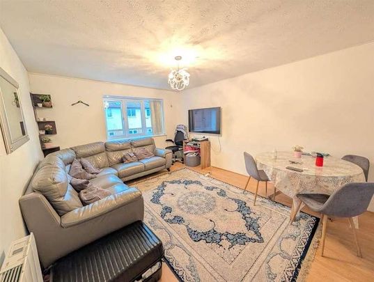 Moray Close, Edgware, HA8 - Photo 1