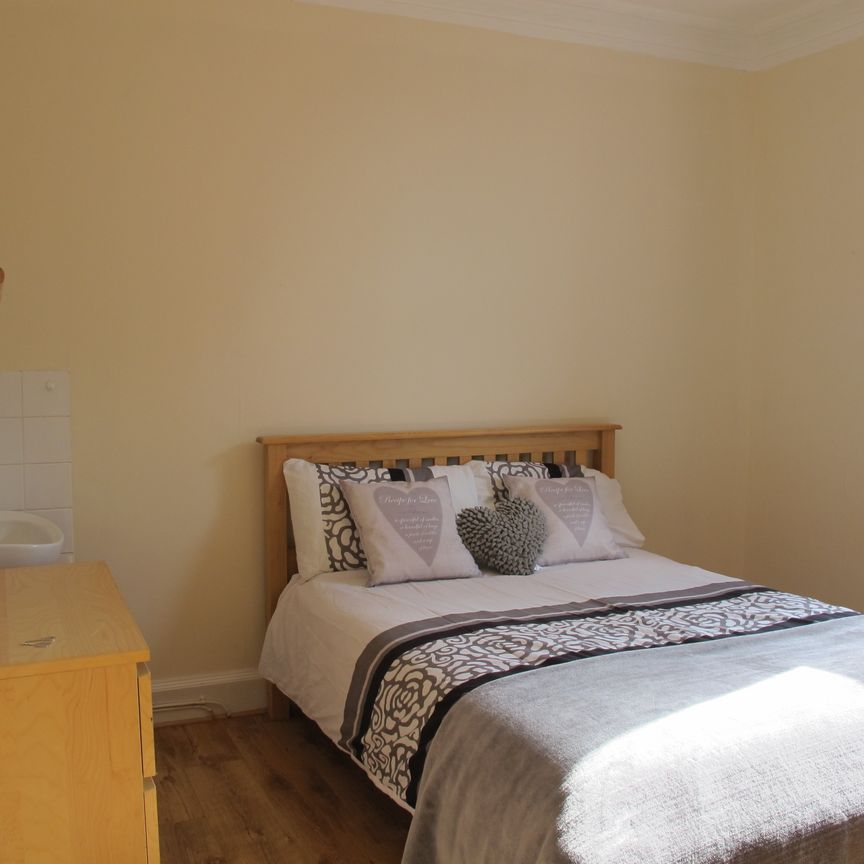 130 Warwick Road, Carlisle (STUDENT HOUSE) - 7 Rooms available for 2025 - Photo 1