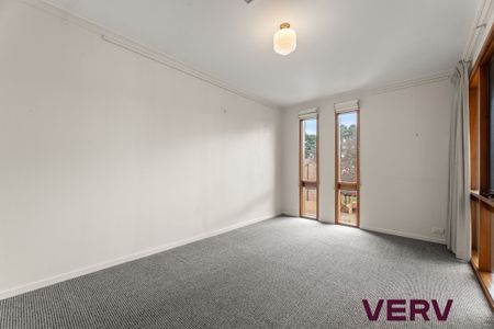 ELEGANT ‘ELMS’ 4-BEDROOM TOWNHOUSE - Photo 5