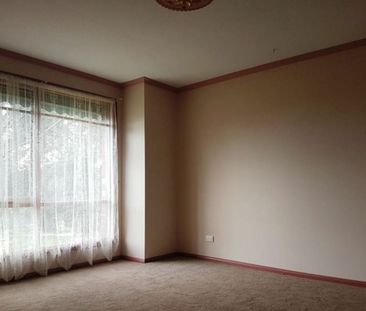 THREE BEDROOM FAMILY HOME - Photo 1